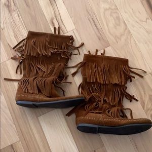 Minnetonka boots worn twice